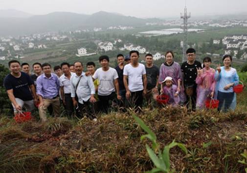 1545187215174779.jpg 說明: 合影1